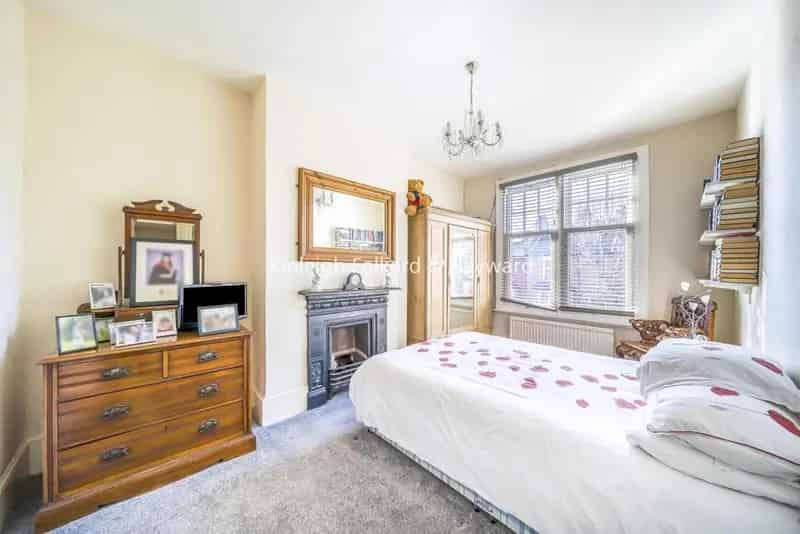 Five Bedroom Edwardian House with Off Street Parking