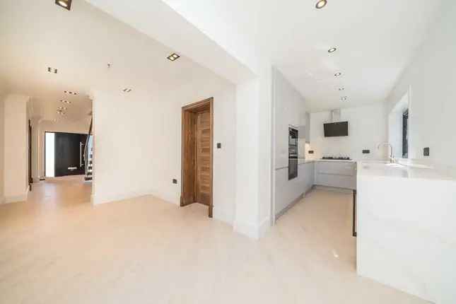 5 Bedroom Detached House for Sale London SW15