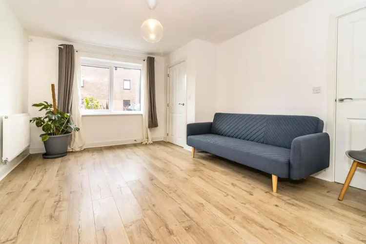 2 Bedroom Mid Terrace House to Rent Manchester M4
