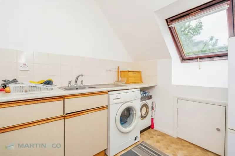 1 Bedroom Flat For Sale Near Woking Town Centre