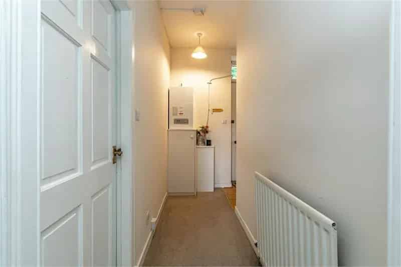 1 Bed Flat First Floor with 1 Reception Room