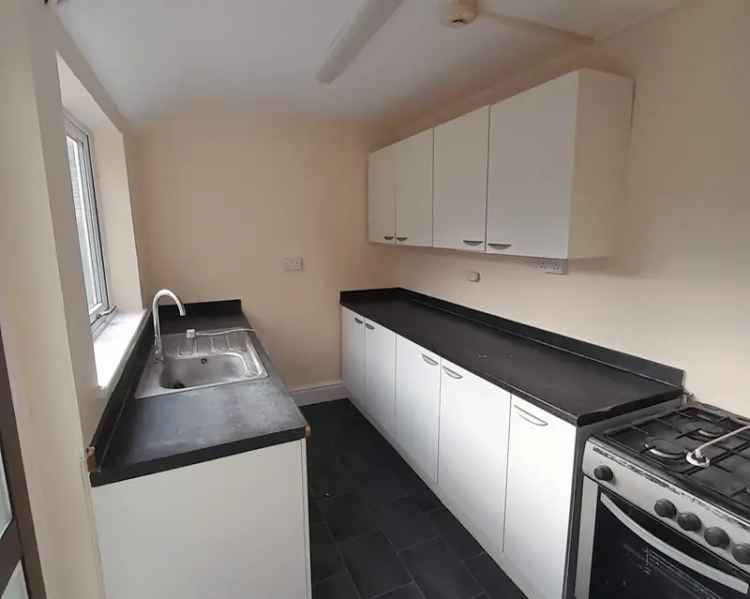 2 Bedroom Terrace House Near Lincoln Hospital