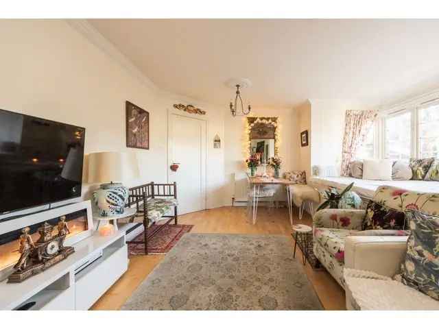 2 Bedroom Flat for Sale in Colinton