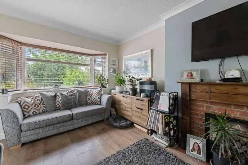 3 Bed Semi-Detached House For Sale Near Hawthorn Tree School