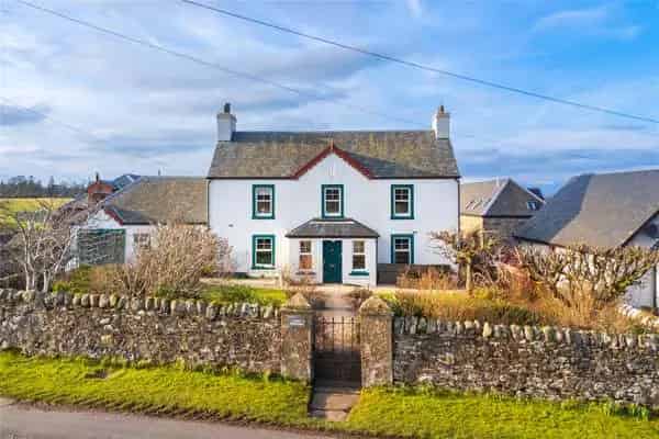 Lochie Farmhouse Family Home with Ochil Hills Views