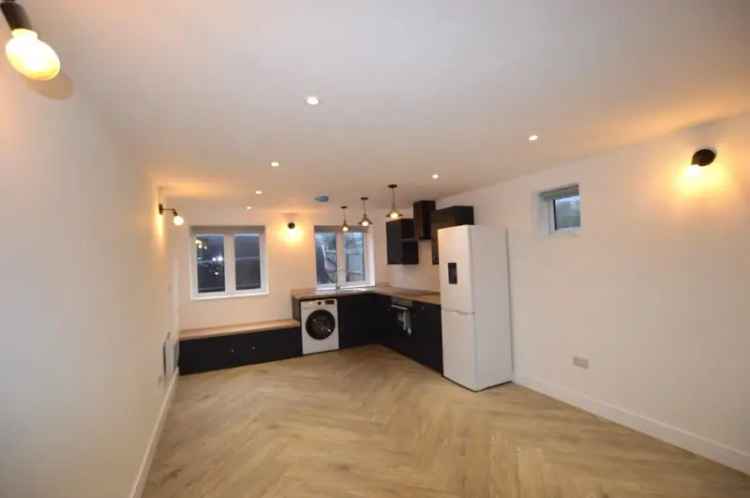 Furnished Studio Flat to Let on Bell Street