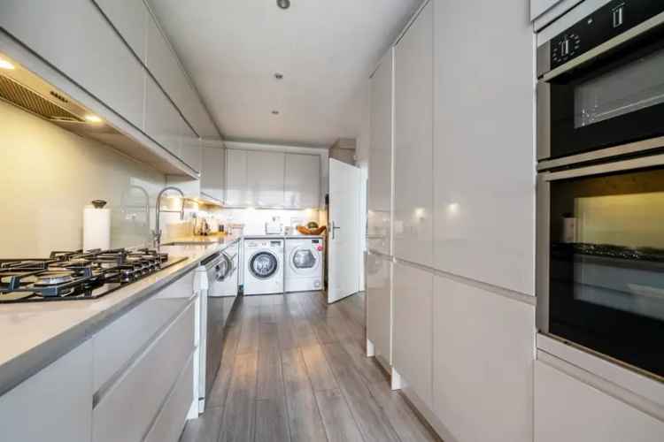 Four Bedroom House Near Southgate Tube