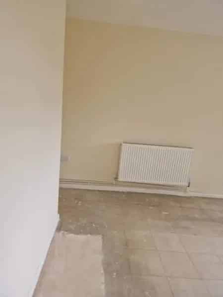 1 Bed Flat First Floor Communal Garden Balcony