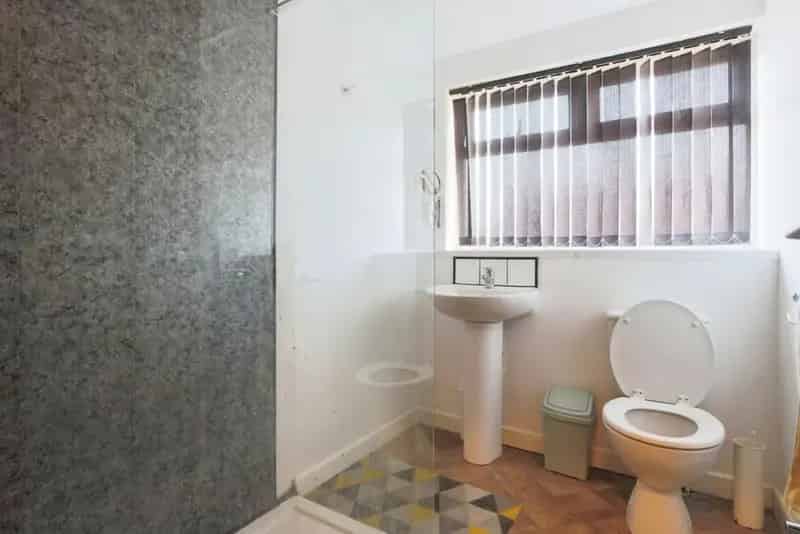 5 Bedroom End of Terrace House For Sale