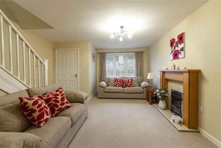 4 Bed House - Detached with 2 Reception Rooms