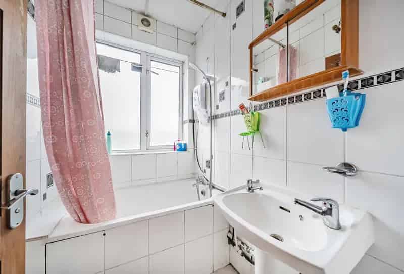 3 Bedroom Flat for Sale Kingsbury High Road
