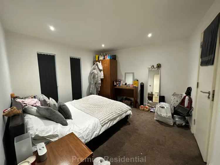 2 Bedroom Furnished Apartment Near Manchester City Centre