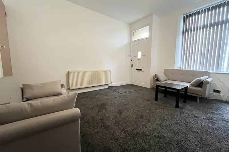 Spacious Furnished 2-Bed Property Zero Deposit Available End July