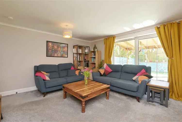 3 Bed Terraced House Livingston - Garage, Driveway & Family Garden