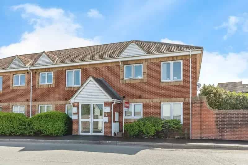 2 Bed Maisonette Private Garden Allocated Parking No Onward Chain
