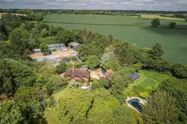 Family Home with Business Potential near Romsey