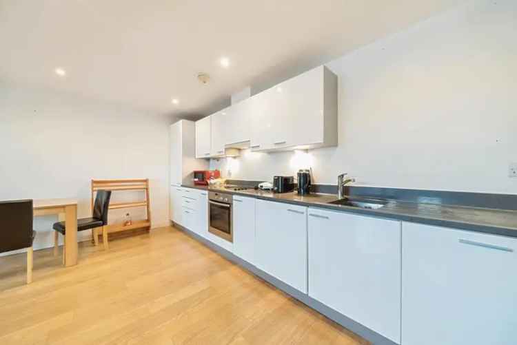 Flat For Sale in London, England