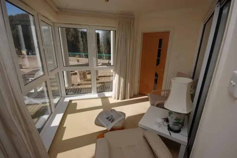 2 Bedroom Apartment for Sale Near Cliff Top Beach