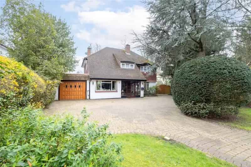 3 Bedroom Detached House for Sale Kingston Hill