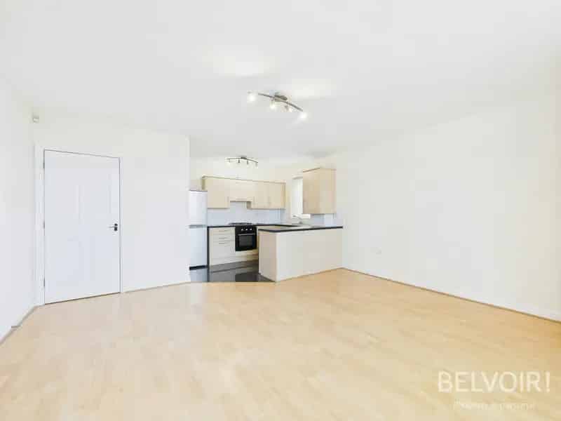 2 Bed Apartment Allerton Liverpool Modern Kitchen Parking