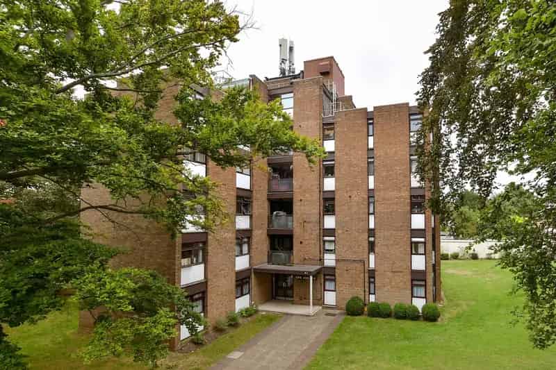 2 Bedroom Flat for Sale in Wallington