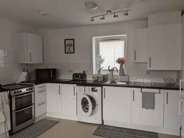 Flat For Rent in Woking, England