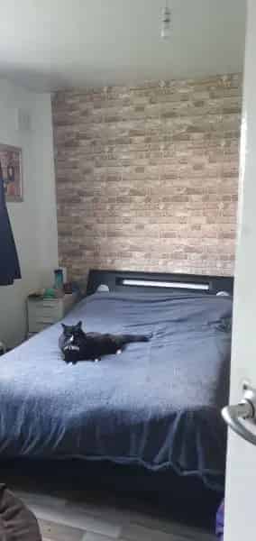 2 Bed Chalet Bungalow Near Hobbledown Epsom