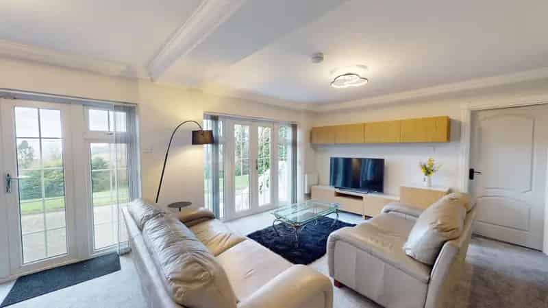 2 Bedroom Furnished Apartment to Rent Rhiwbina