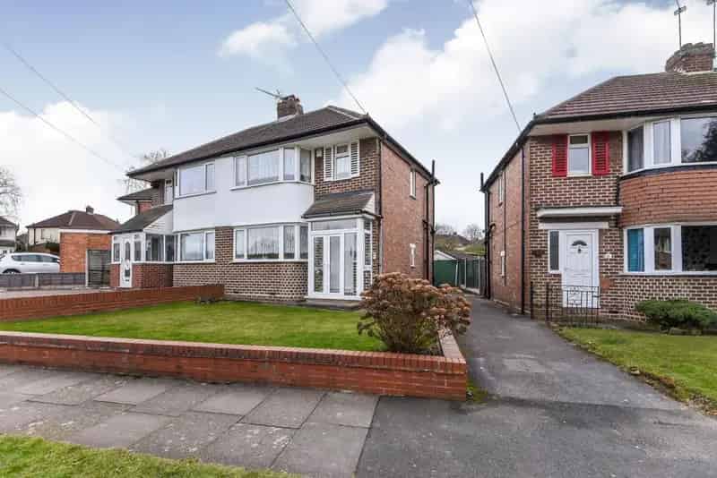 Two Double Bedroom House Near Schools and Motorway Links