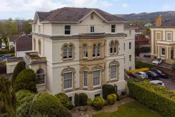 Spacious 3-Bed Apartment Cheltenham Pittville  Refurbished