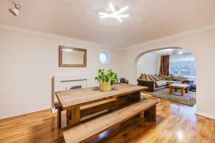 3 Bedroom Detached House in Mickleover