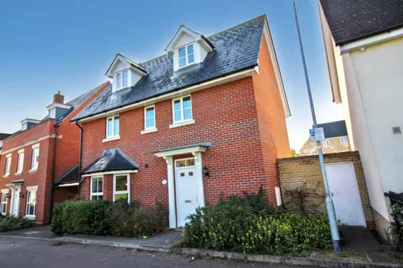 4 Bedroom Detached House To Rent