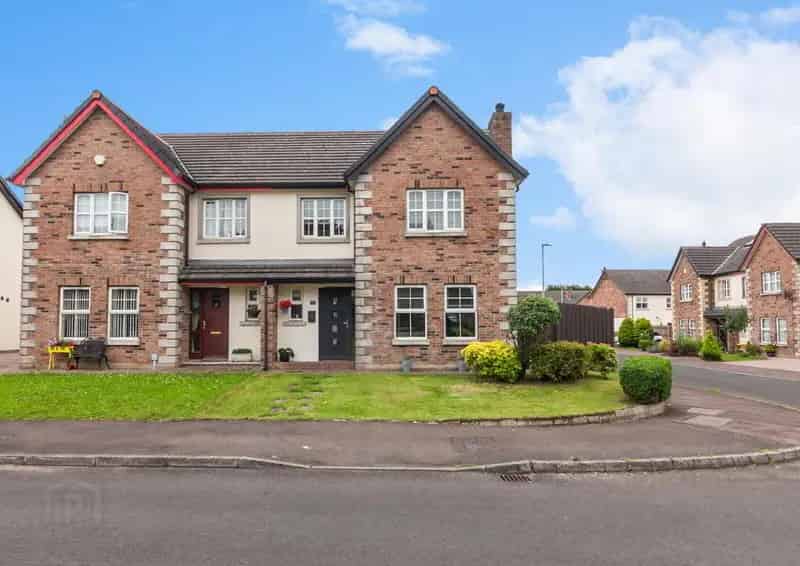 Four Bedroom Semi Detached House Extended Modern Kitchen Garage