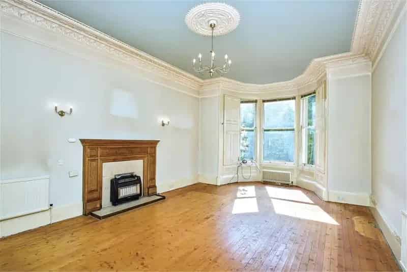3 Bed Flat - Ground Floor with 2 Reception Rooms