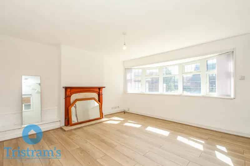 3 Bedroom Semi-Detached House for Rent