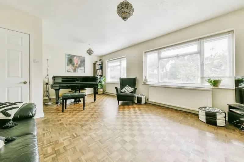Four Bedroom Detached House Ickleford Village