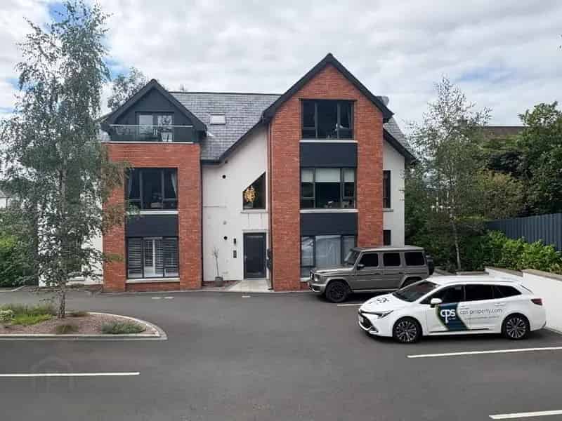 3 Bedroom Apartment with Modern Features and Parking