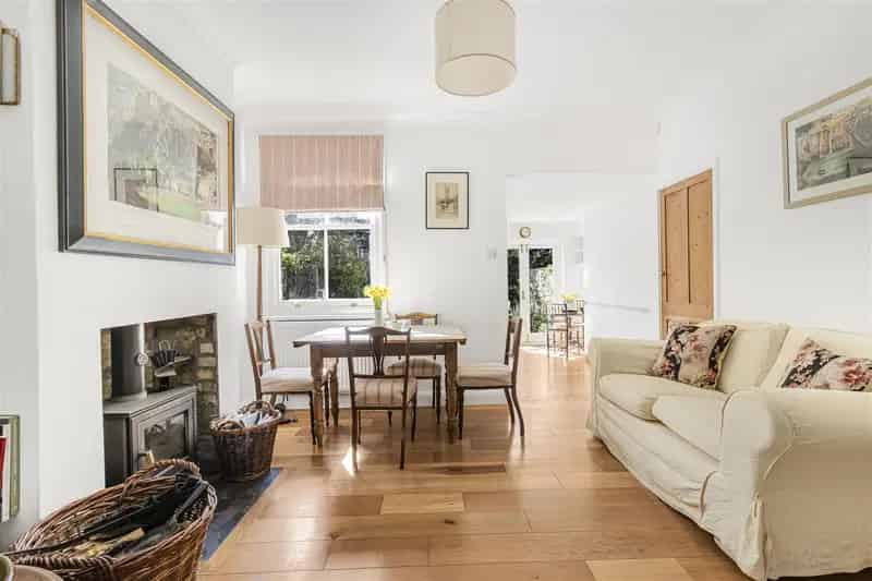 3 Bedroom Detached House to Rent