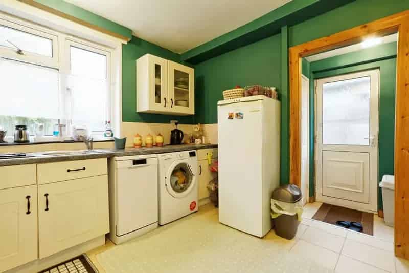 3 Bed Semi-Detached House Near Amenities and Schools