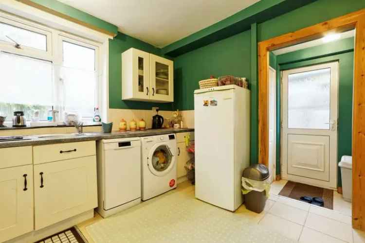 3 Bed Semi-Detached House Near Amenities and Schools