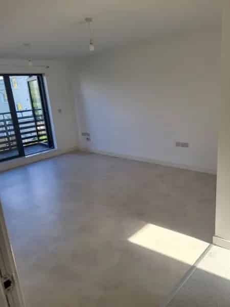 Charlton 2 Bed Large Flat New Build Balcony Parking