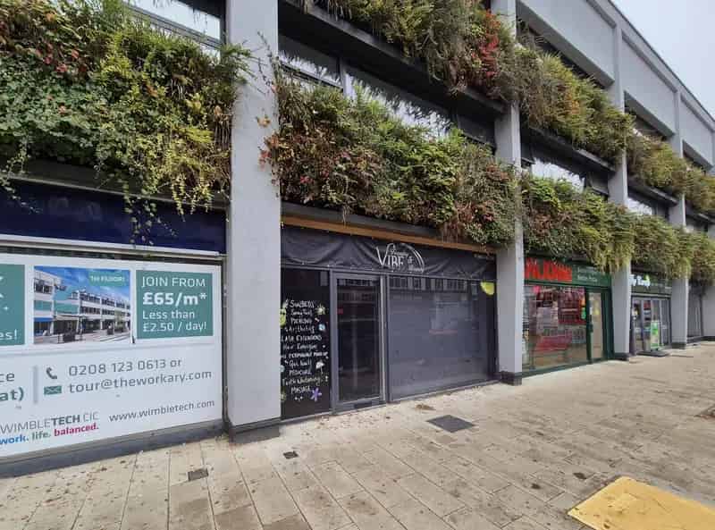 Croydon Road Retail Unit Near Waitrose and Train Station