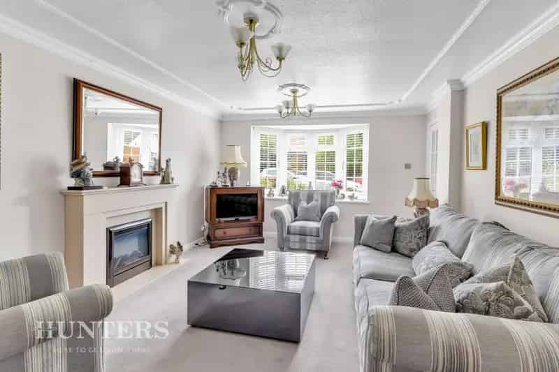 4 bedroom House
 For Sale 
Total Size: 1474 SQ FT