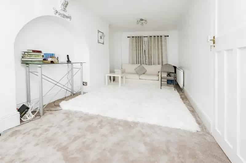 6 Bedroom Detached House For Sale - Large Family Home