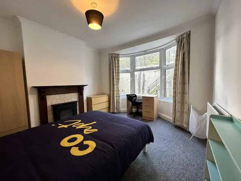 5 Bedroom Townhouse All Doubles Jacuzzi Bath Patio Garden
