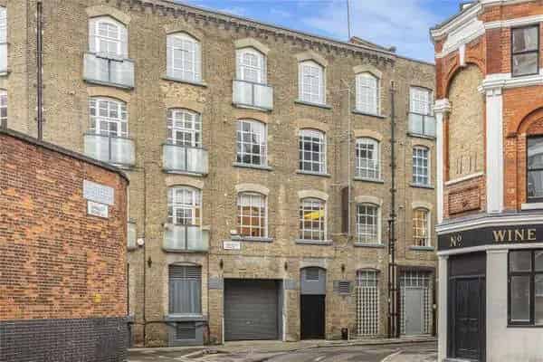 Stylish Warehouse Apartment near City Road, London