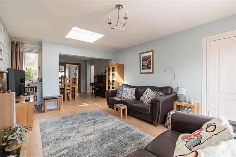 4 Bed Detached House with 3 Reception Rooms in Barnton
