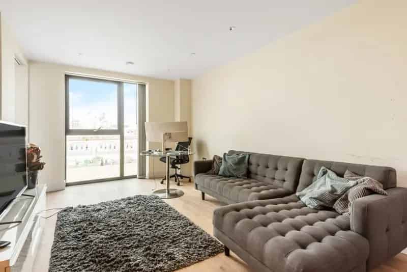 Battersea Exchange Two-Bedroom Apartment Near Battersea Power Station