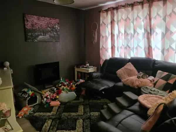 2 Bed Bungalow Big Garden Separate Toilet Shower Room