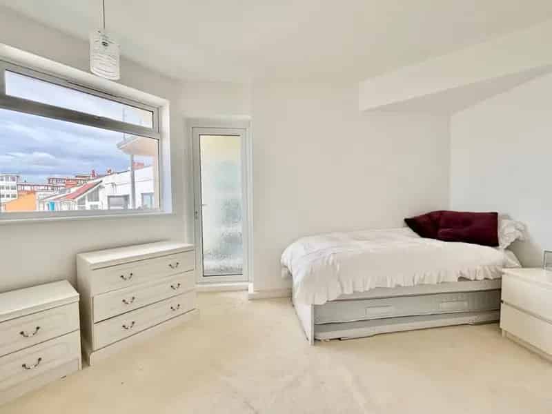 2 Bed Seafront Apartment Bexhill Stunning Views Lift Access